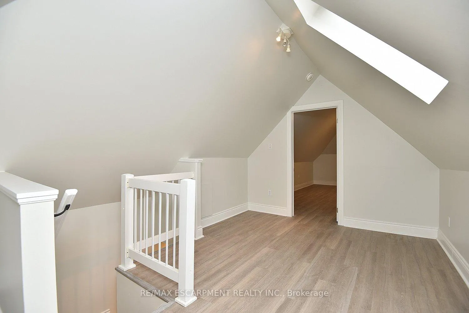 Photo 35 of 66 Erie Avenue, Hamilton, Stinson — HOMEH
