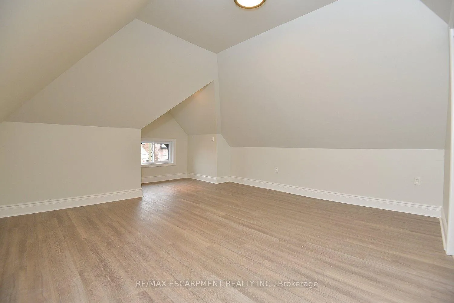 Photo 38 of 66 Erie Avenue, Hamilton, Stinson — HOMEH