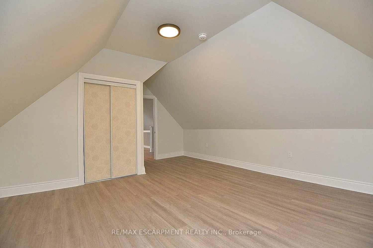 Photo 39 of 66 Erie Avenue, Hamilton, Stinson — HOMEH