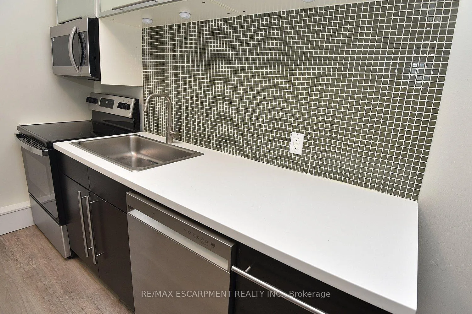 Photo 40 of 66 Erie Avenue, Hamilton, Stinson — HOMEH