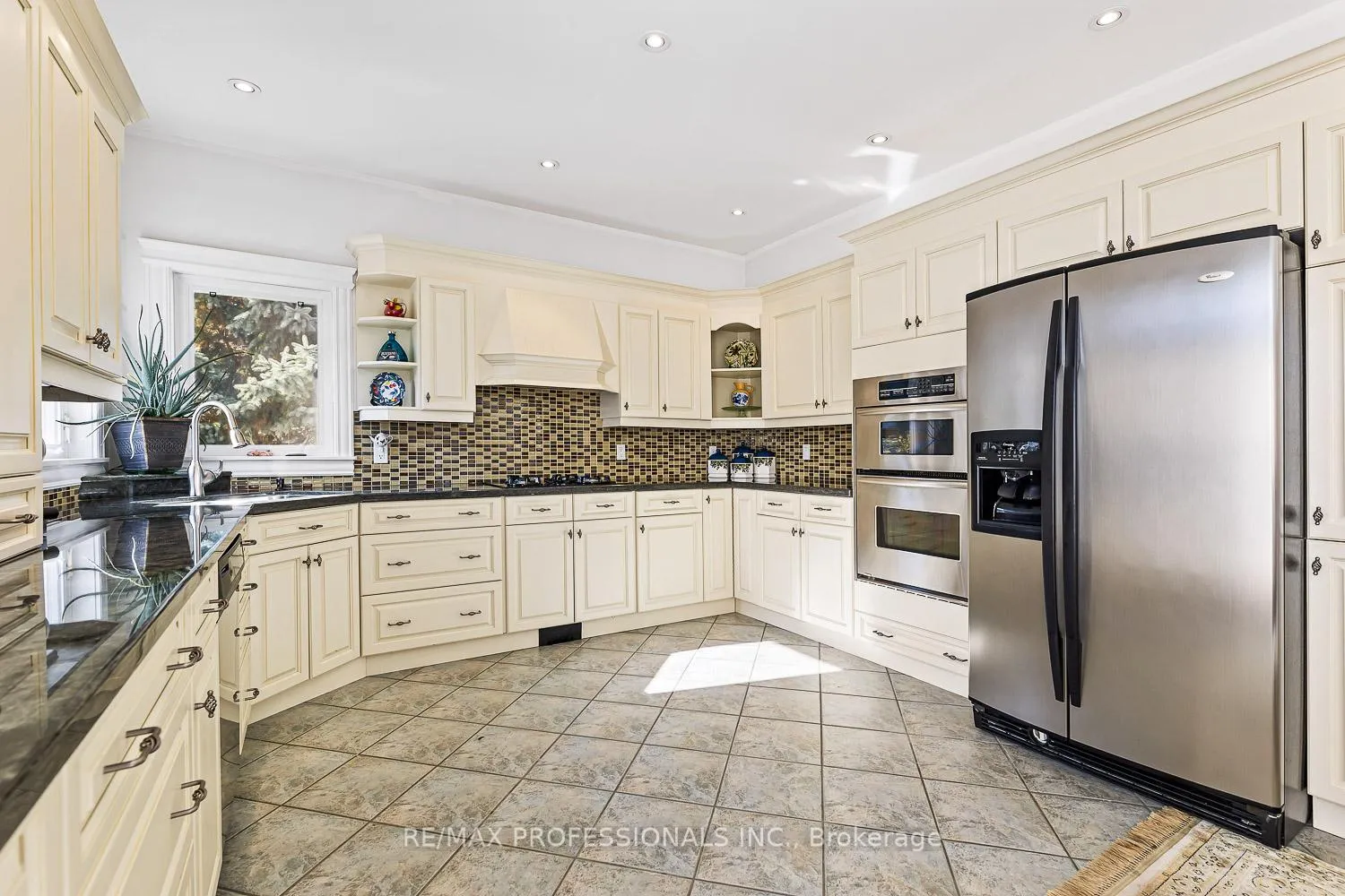 Photo 13 of 63 Rowley Drive, Caledon, Palgrave — HOMEH