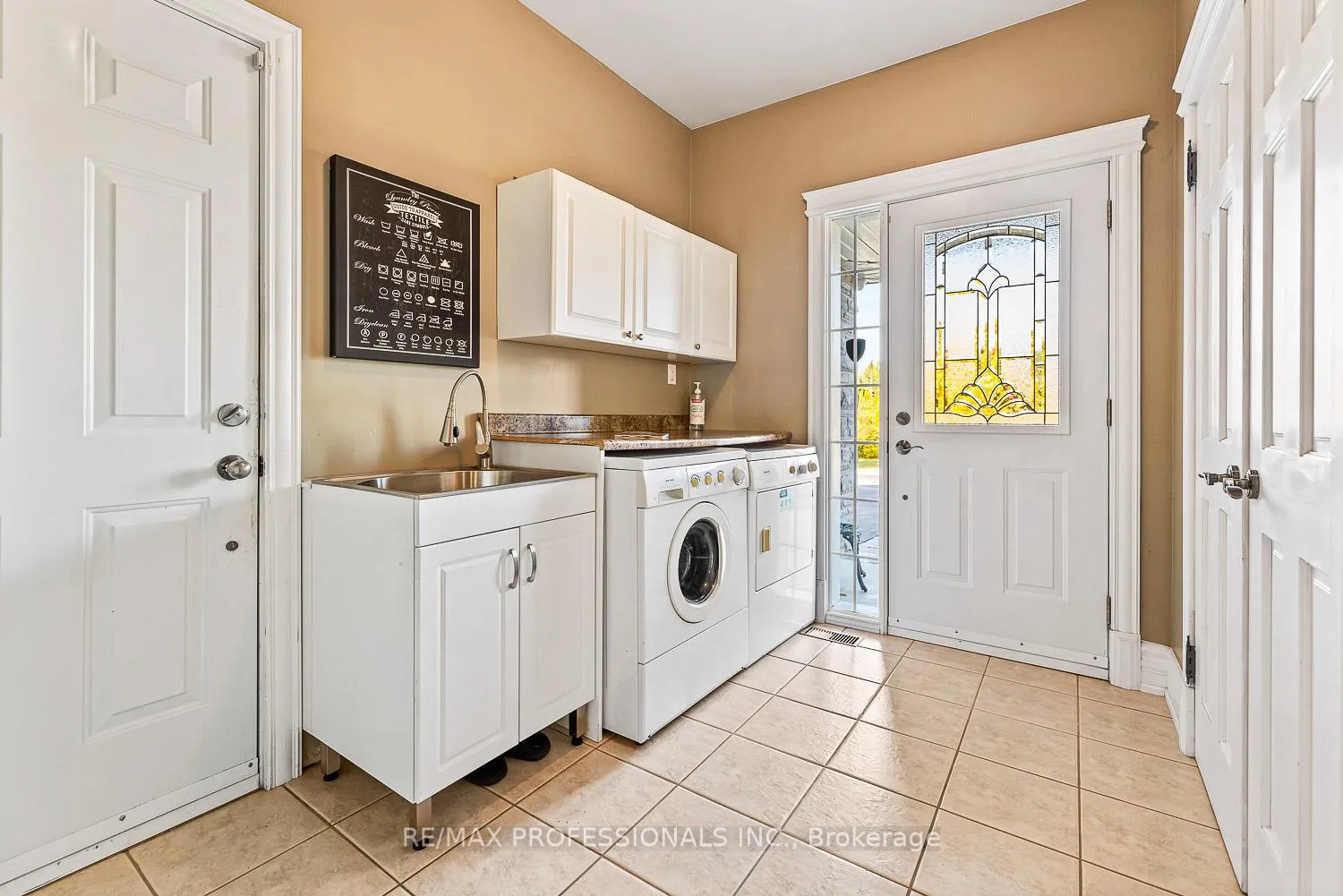 Photo 17 of 63 Rowley Drive, Caledon, Palgrave — HOMEH