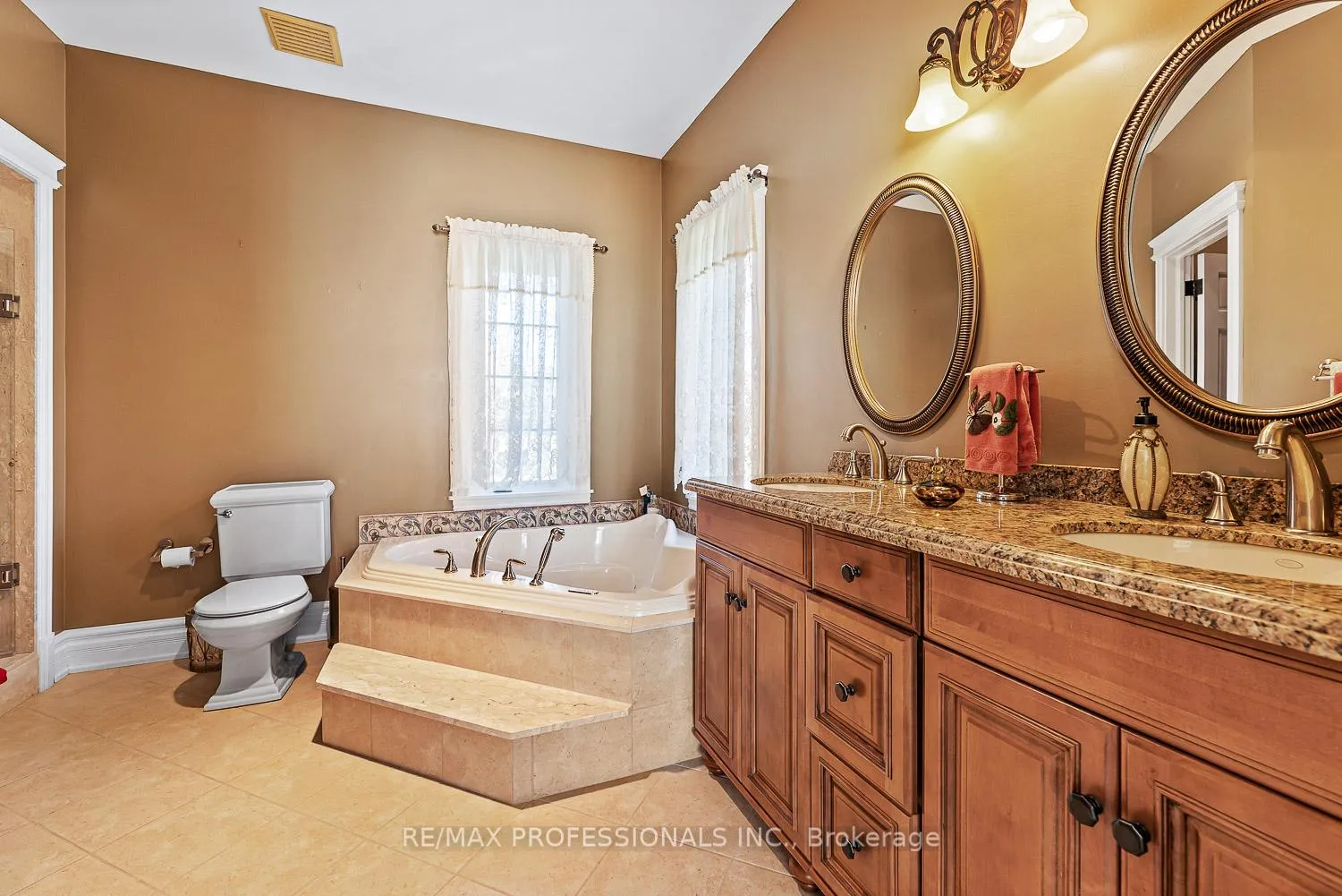 Photo 21 of 63 Rowley Drive, Caledon, Palgrave — HOMEH