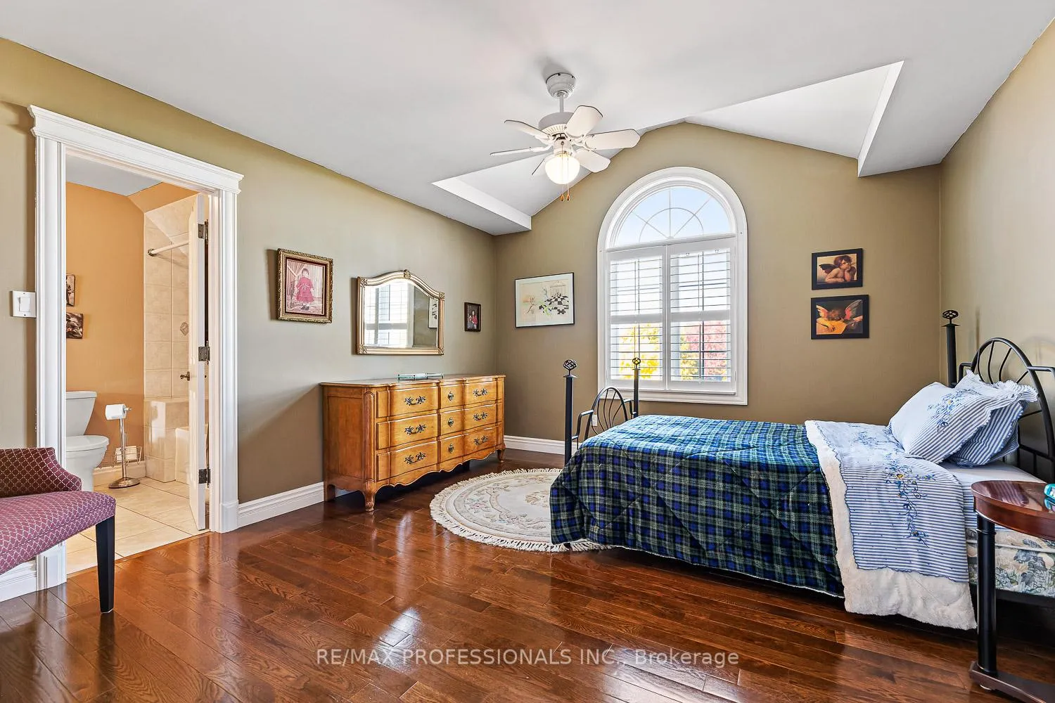 Photo 24 of 63 Rowley Drive, Caledon, Palgrave — HOMEH