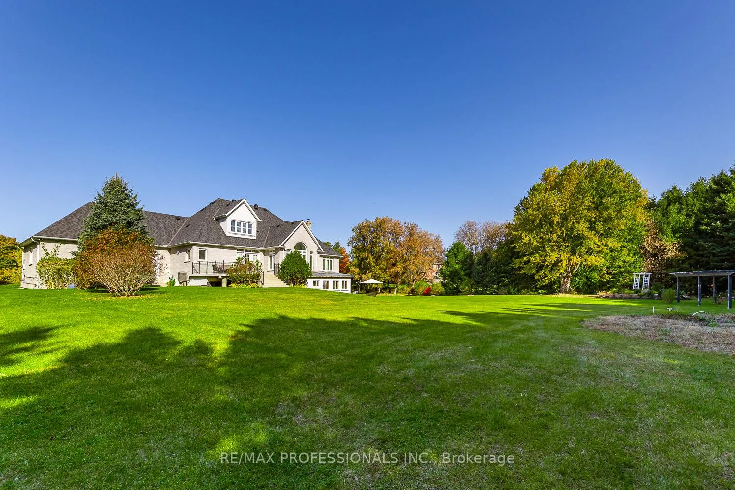 Photo 38 of 63 Rowley Drive, Caledon, Palgrave — HOMEH