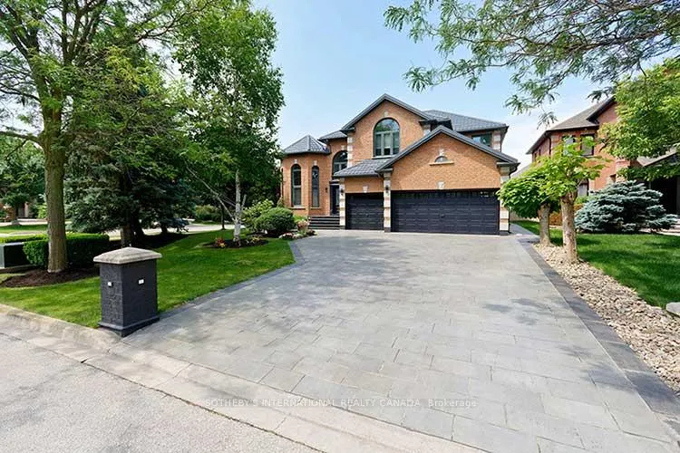 Photo 3 of 2 Kimber Crescent, Vaughan, East Woodbridge — HOMEH