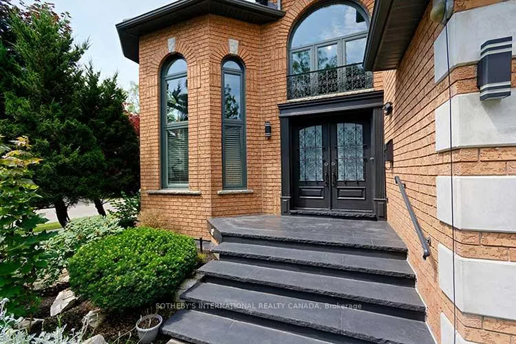 Photo 5 of 2 Kimber Crescent, Vaughan, East Woodbridge — HOMEH