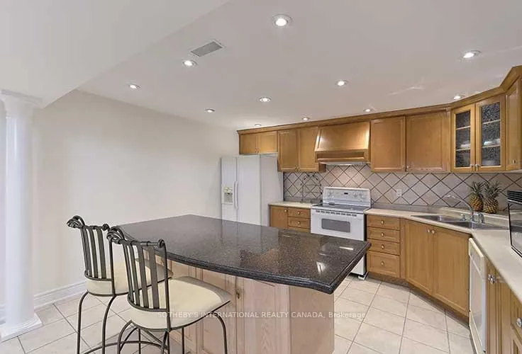 Photo 35 of 2 Kimber Crescent, Vaughan, East Woodbridge — HOMEH