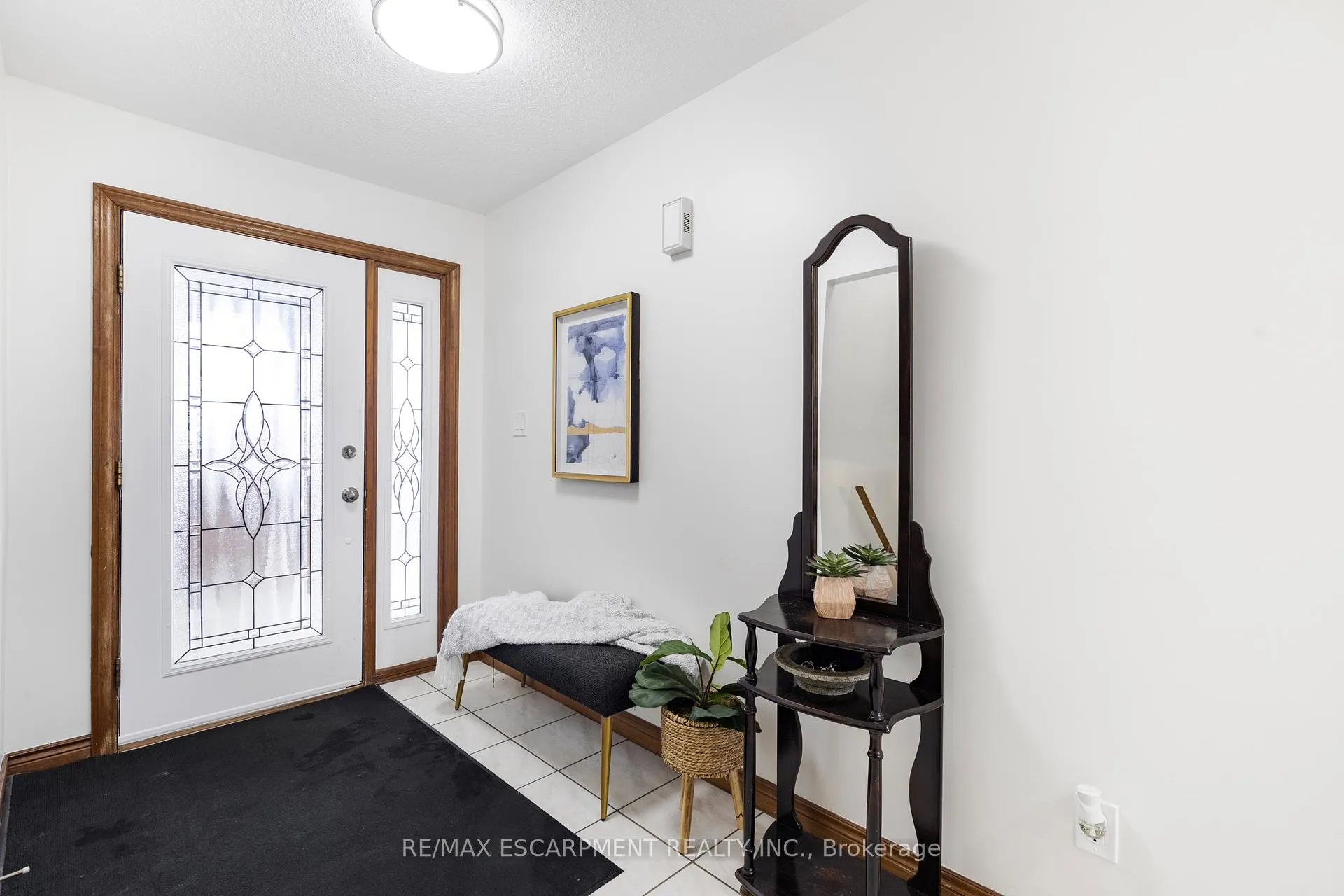 Photo 3 of 739 Mud Street, Hamilton, Stoney Creek Mountain — HOMEH