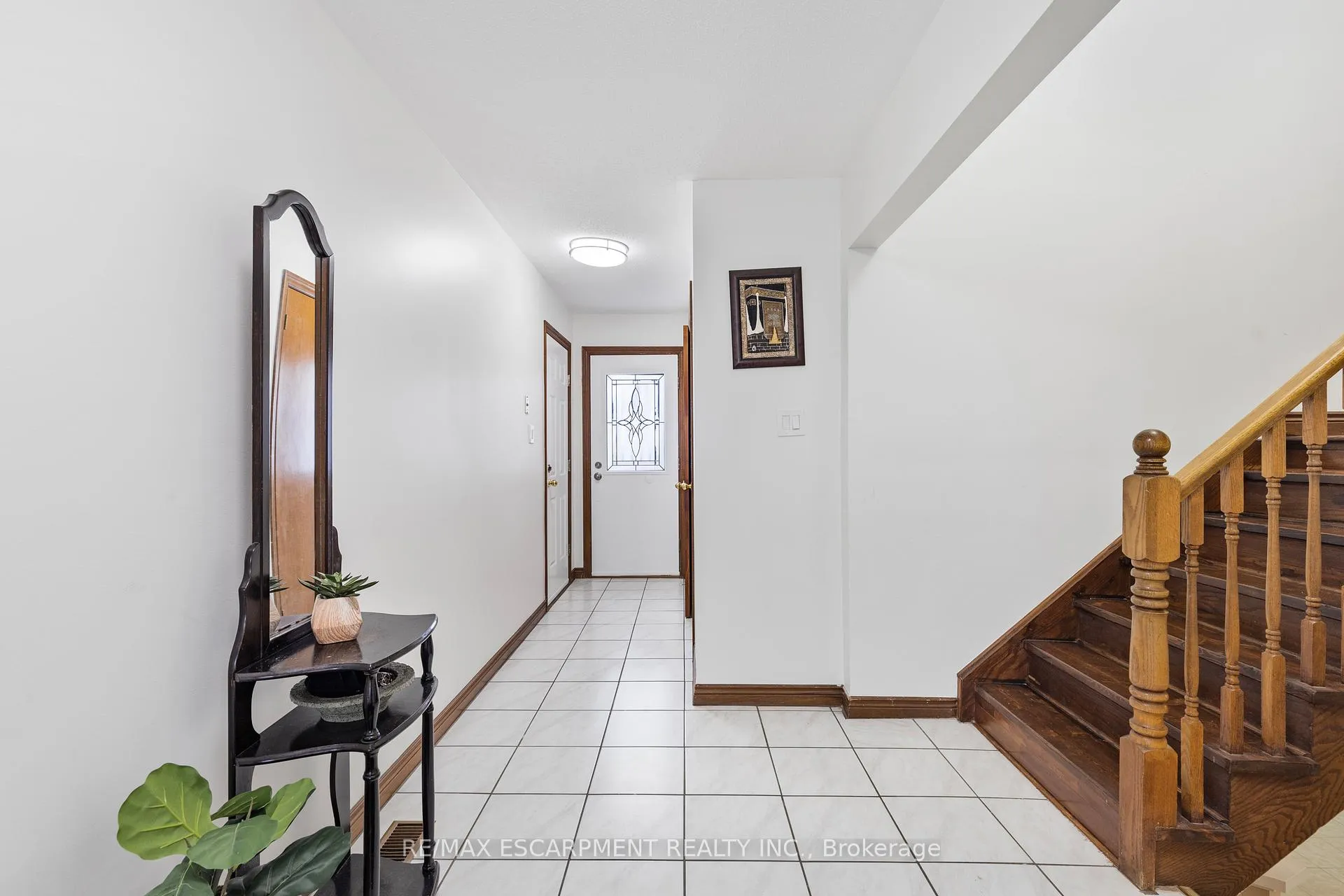 Photo 4 of 739 Mud Street, Hamilton, Stoney Creek Mountain — HOMEH