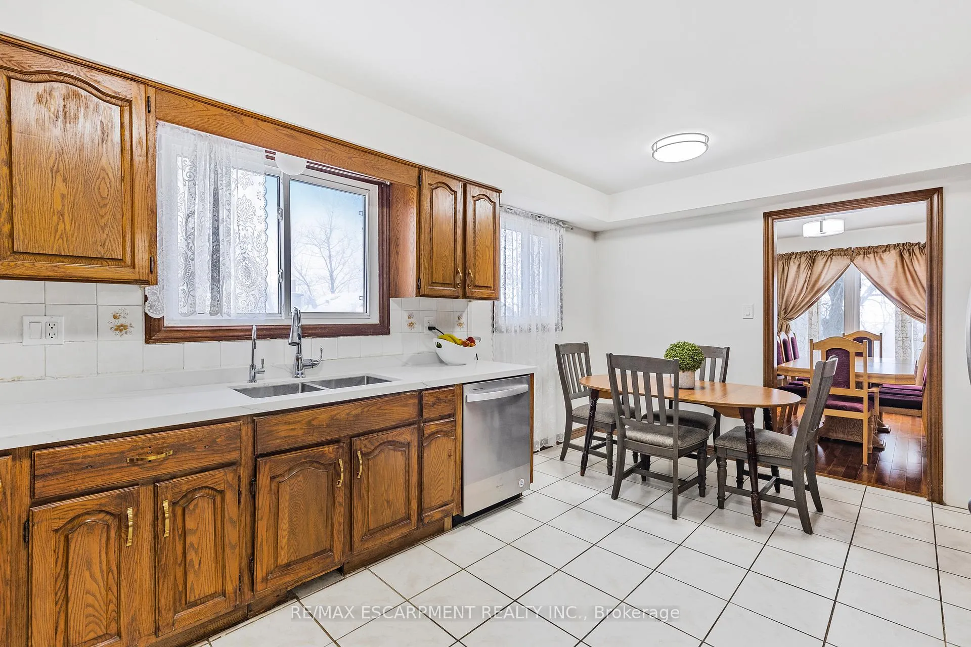 Photo 11 of 739 Mud Street, Hamilton, Stoney Creek Mountain — HOMEH