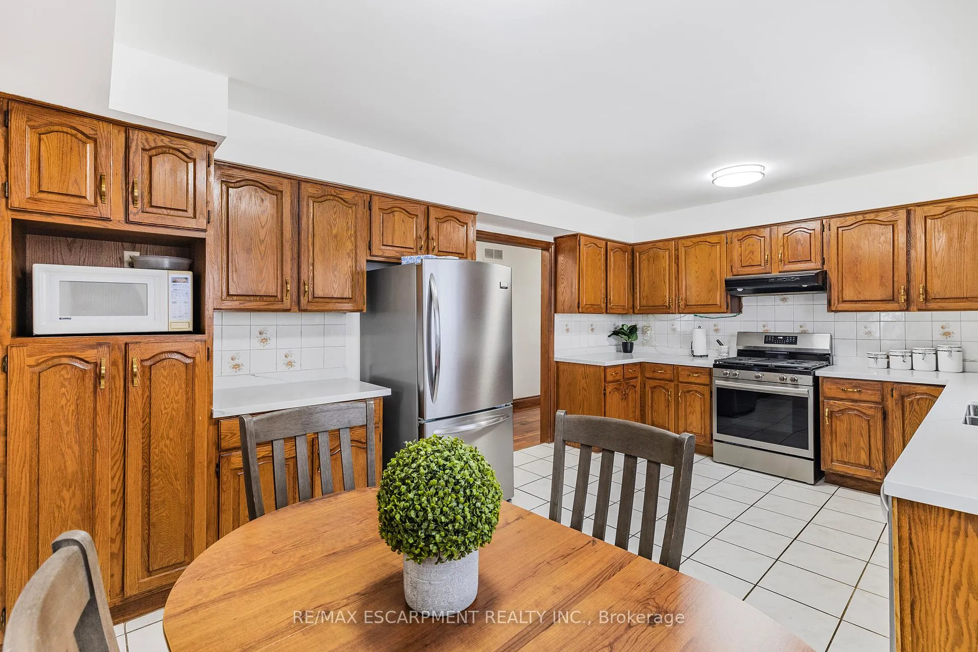 Photo 14 of 739 Mud Street, Hamilton, Stoney Creek Mountain — HOMEH