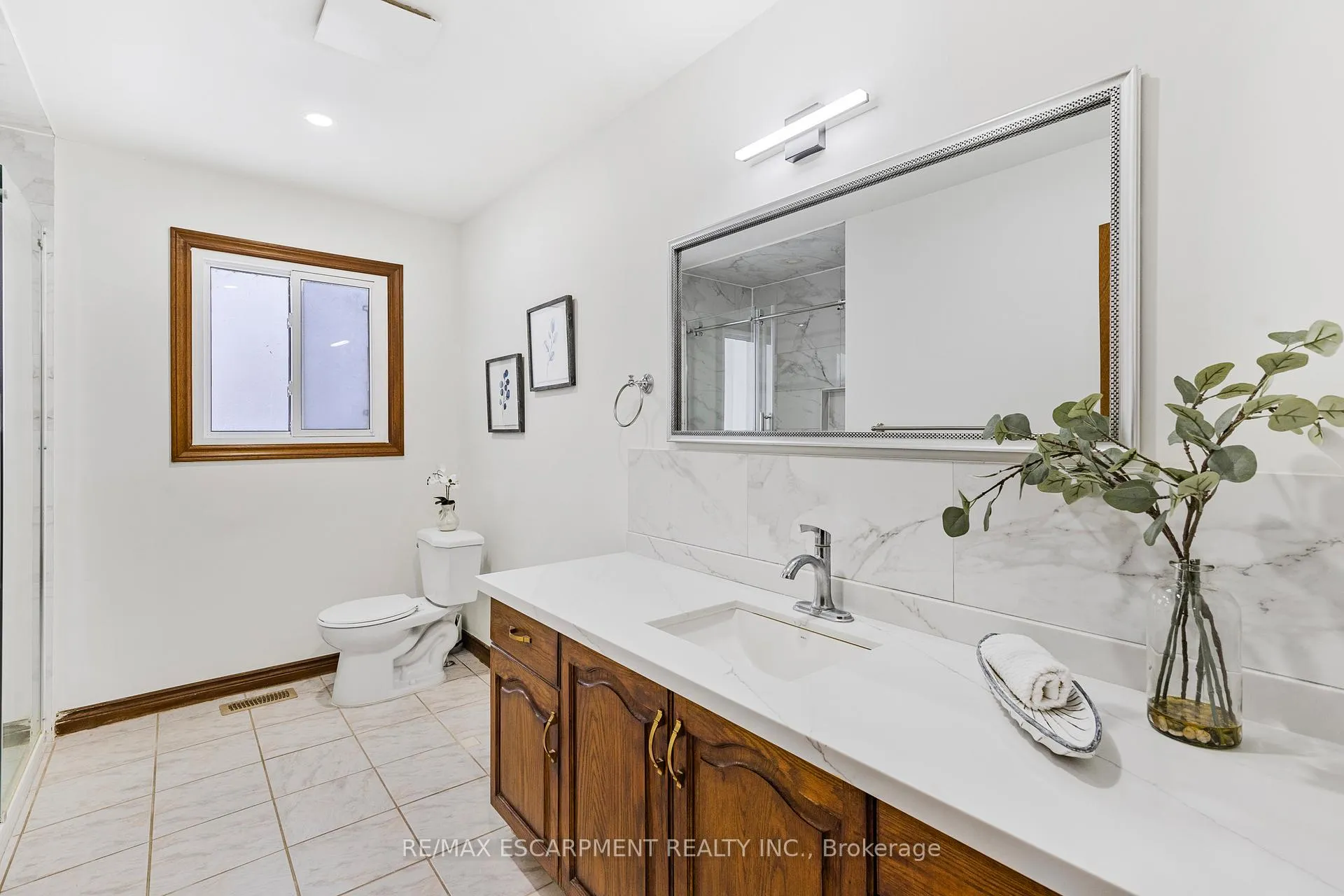 Photo 15 of 739 Mud Street, Hamilton, Stoney Creek Mountain — HOMEH