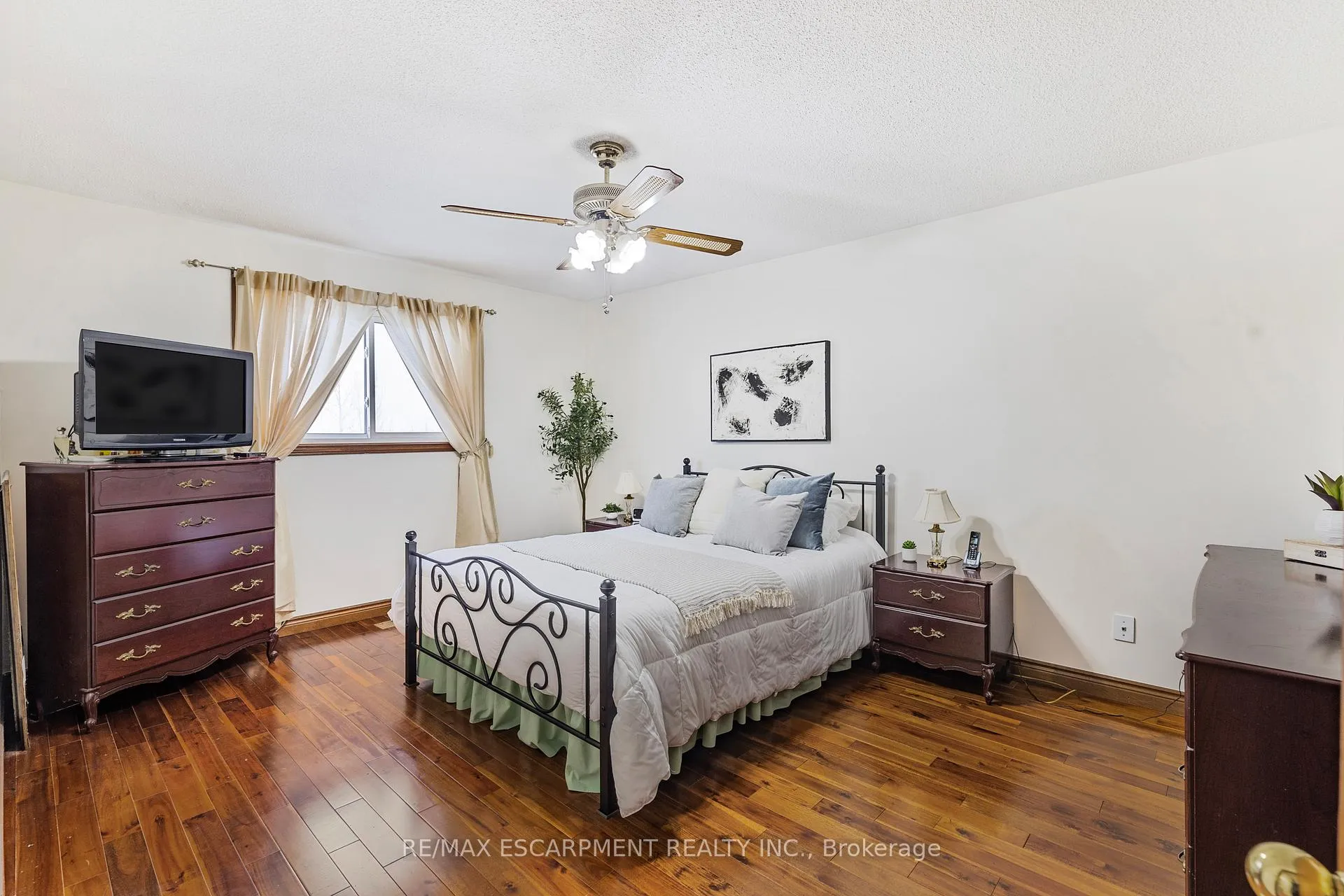 Photo 19 of 739 Mud Street, Hamilton, Stoney Creek Mountain — HOMEH