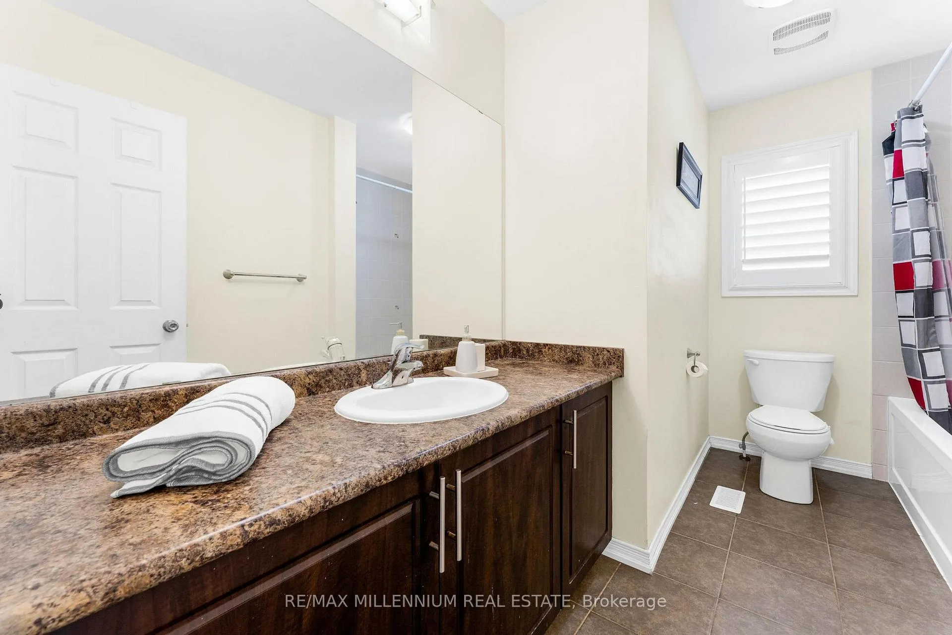 Photo 25 of 71 Cook Street, Hamilton, Binbrook — HOMEH