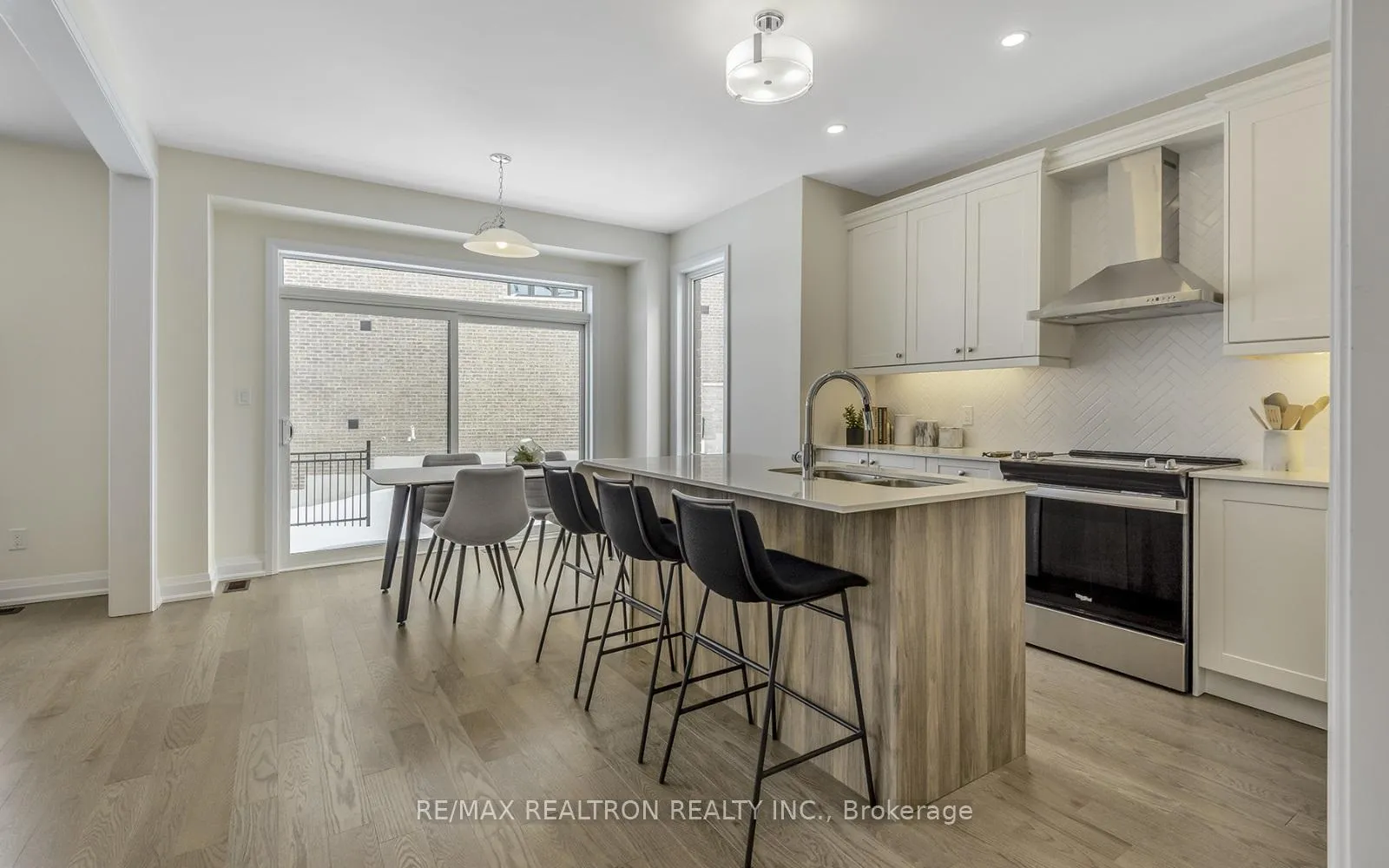 Photo 6 of 111 Calypso Avenue, Springwater, Minesing — HOMEH