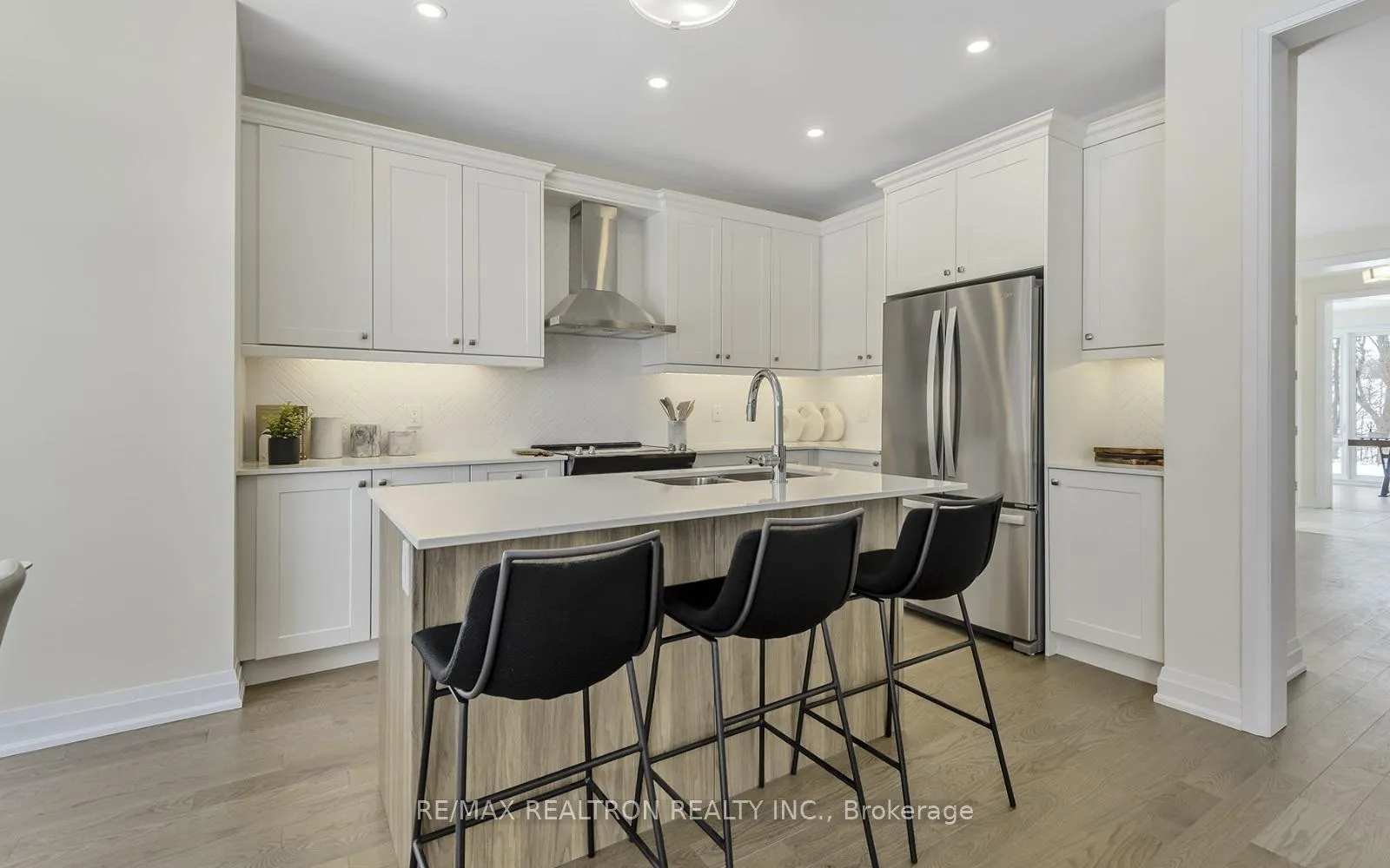 Photo 7 of 111 Calypso Avenue, Springwater, Minesing — HOMEH