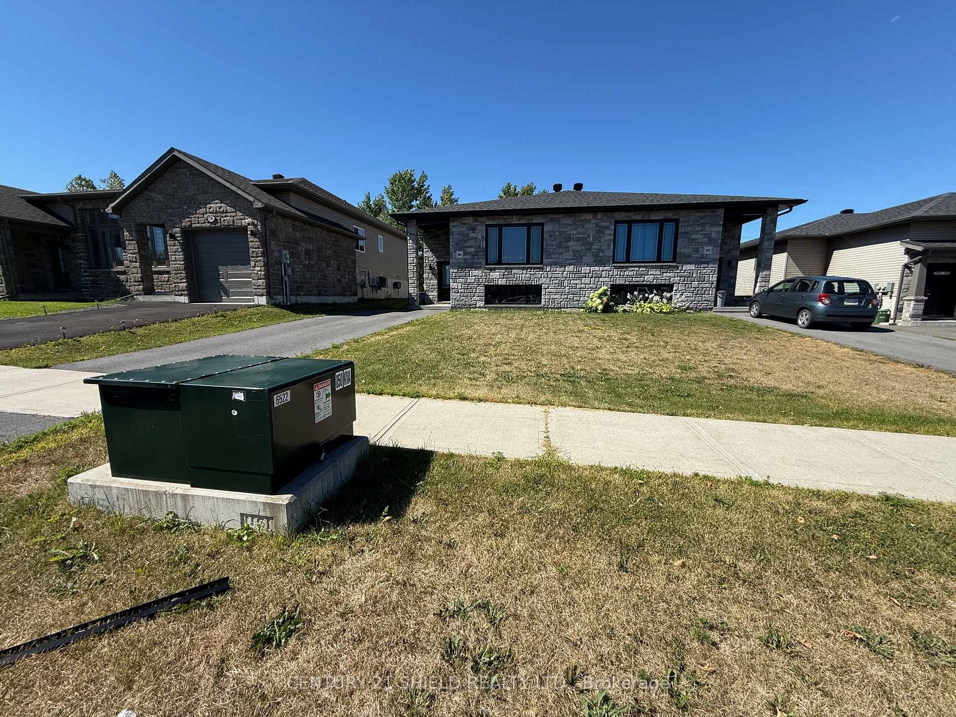 Photo 2 of 240 Glen Nora Drive, Cornwall — HOMEH