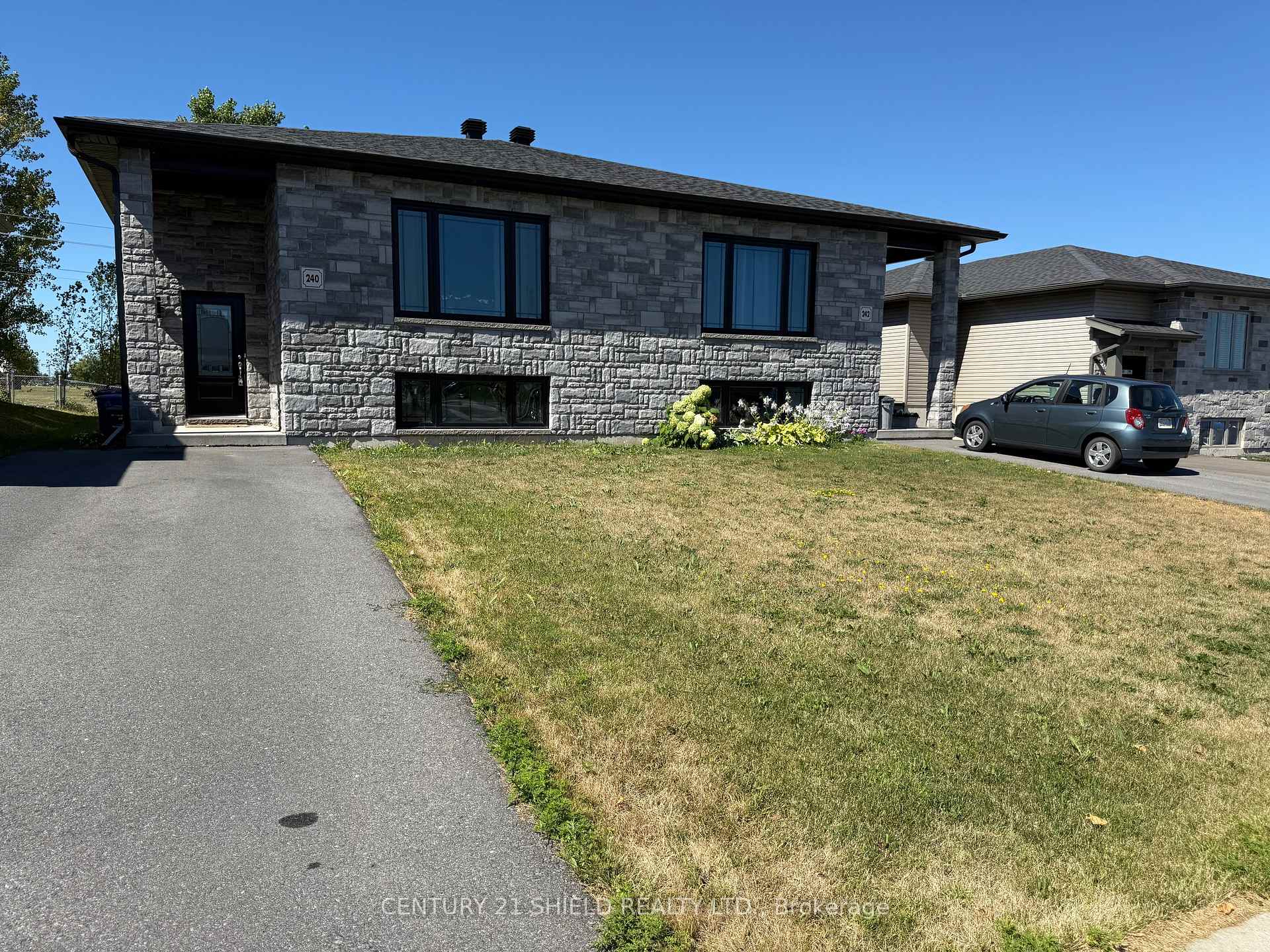 Photo 4 of 240 Glen Nora Drive, Cornwall — HOMEH