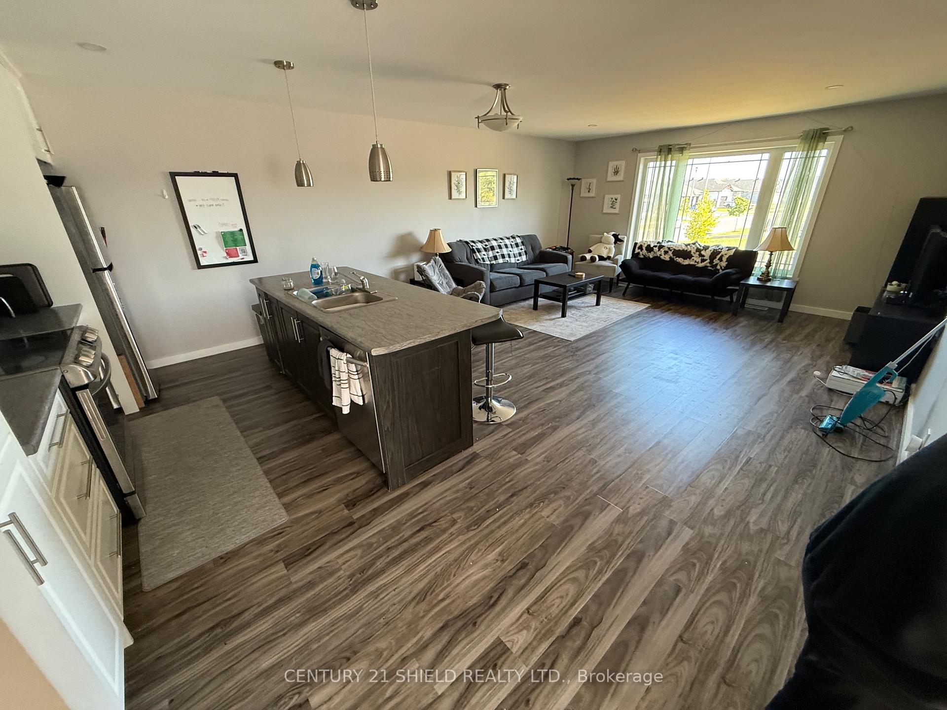 Photo 11 of 240 Glen Nora Drive, Cornwall — HOMEH