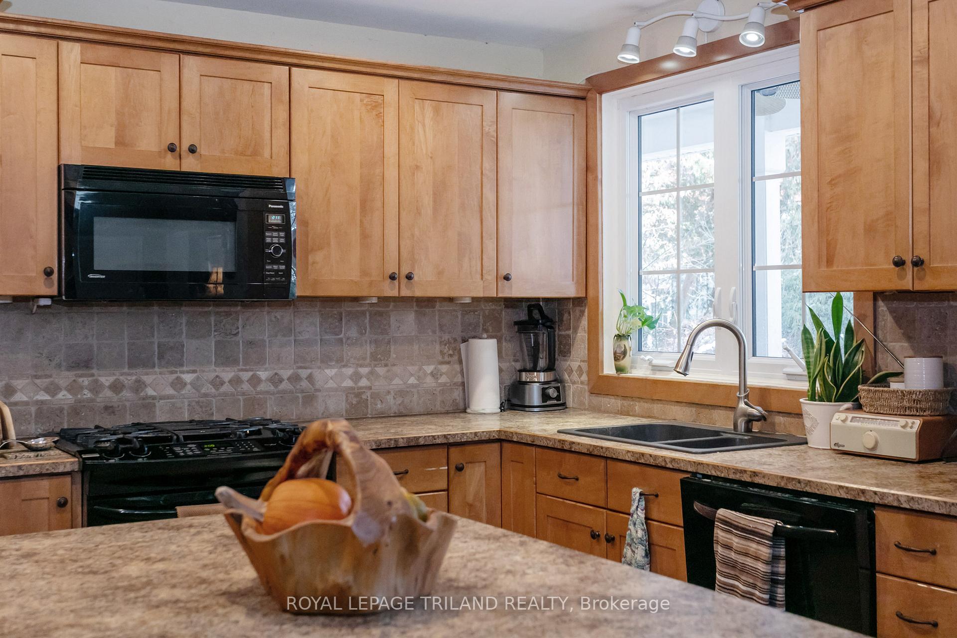 Photo 8 of 52 Crescent Avenue, Central Elgin, Lynhurst — HOMEH