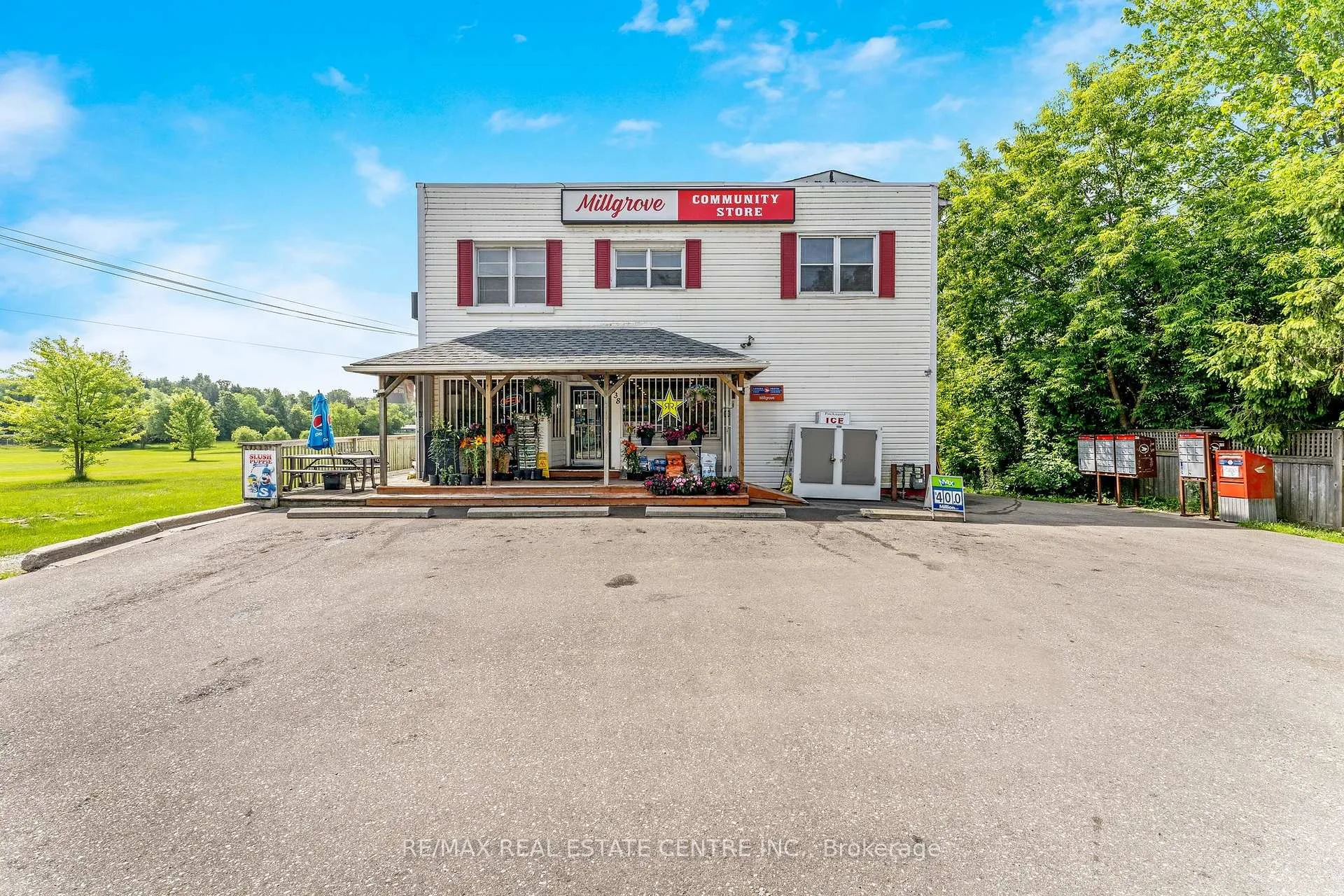 Front of 338 5 Concession W