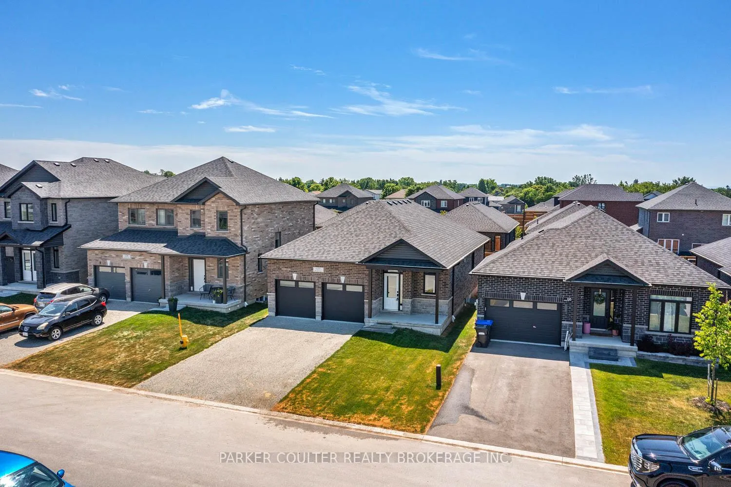 Photo 1 of 127 Ritchie Crescent, Springwater, Elmvale — HOMEH