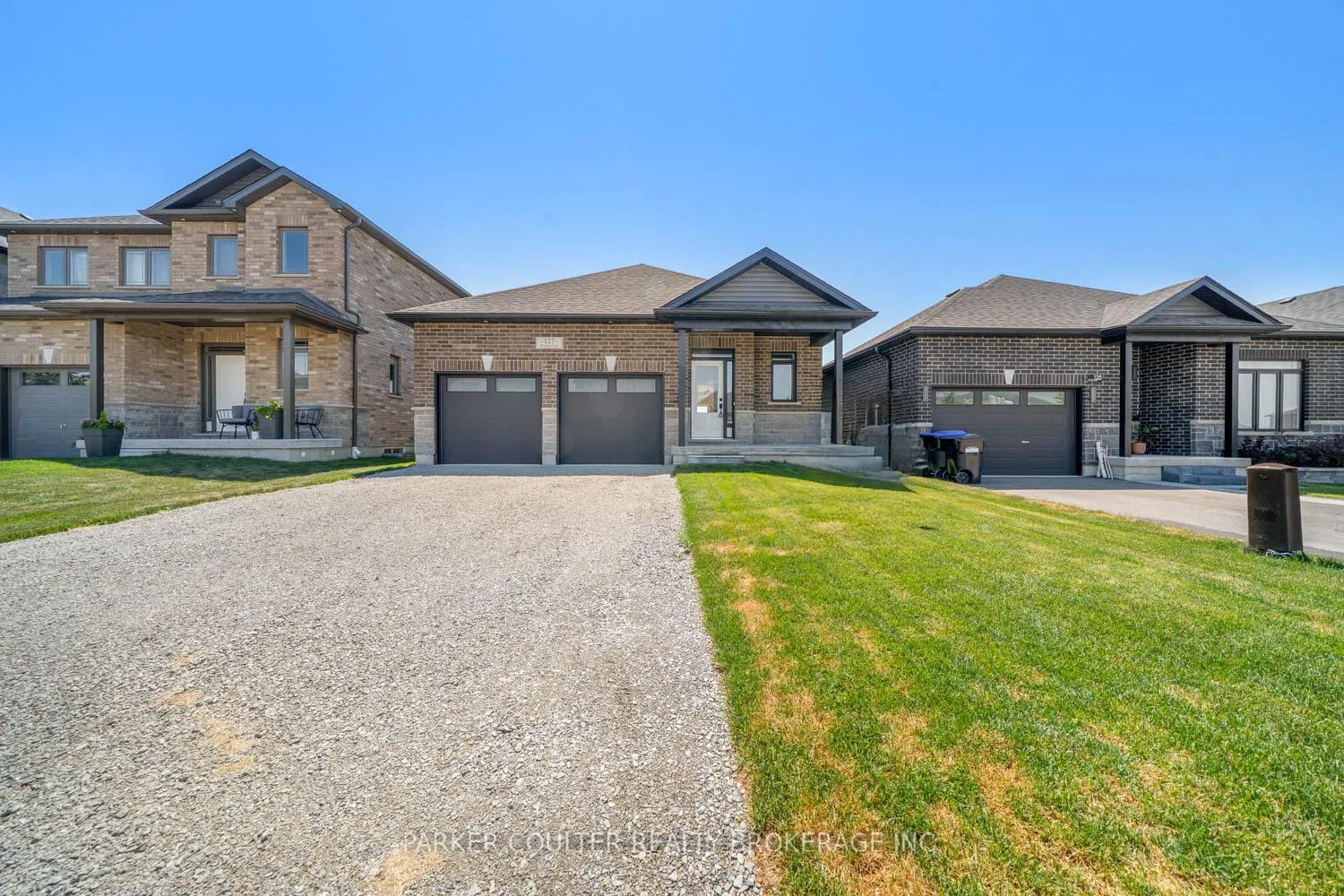 Photo 3 of 127 Ritchie Crescent, Springwater, Elmvale — HOMEH
