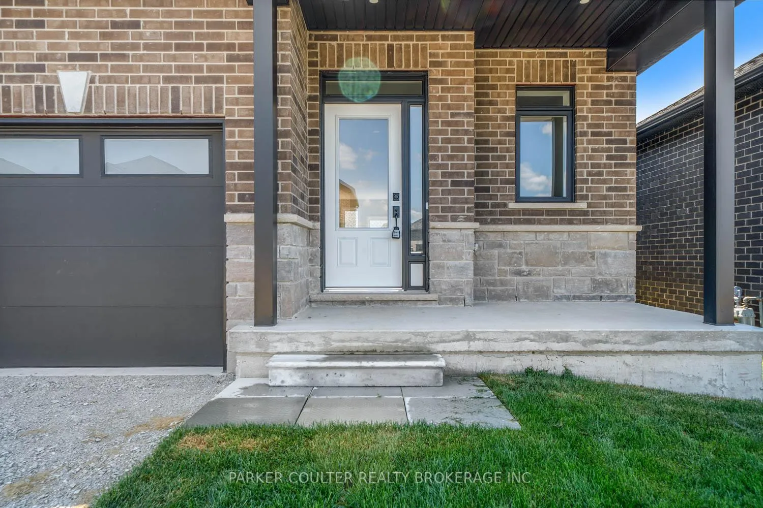 Photo 5 of 127 Ritchie Crescent, Springwater, Elmvale — HOMEH