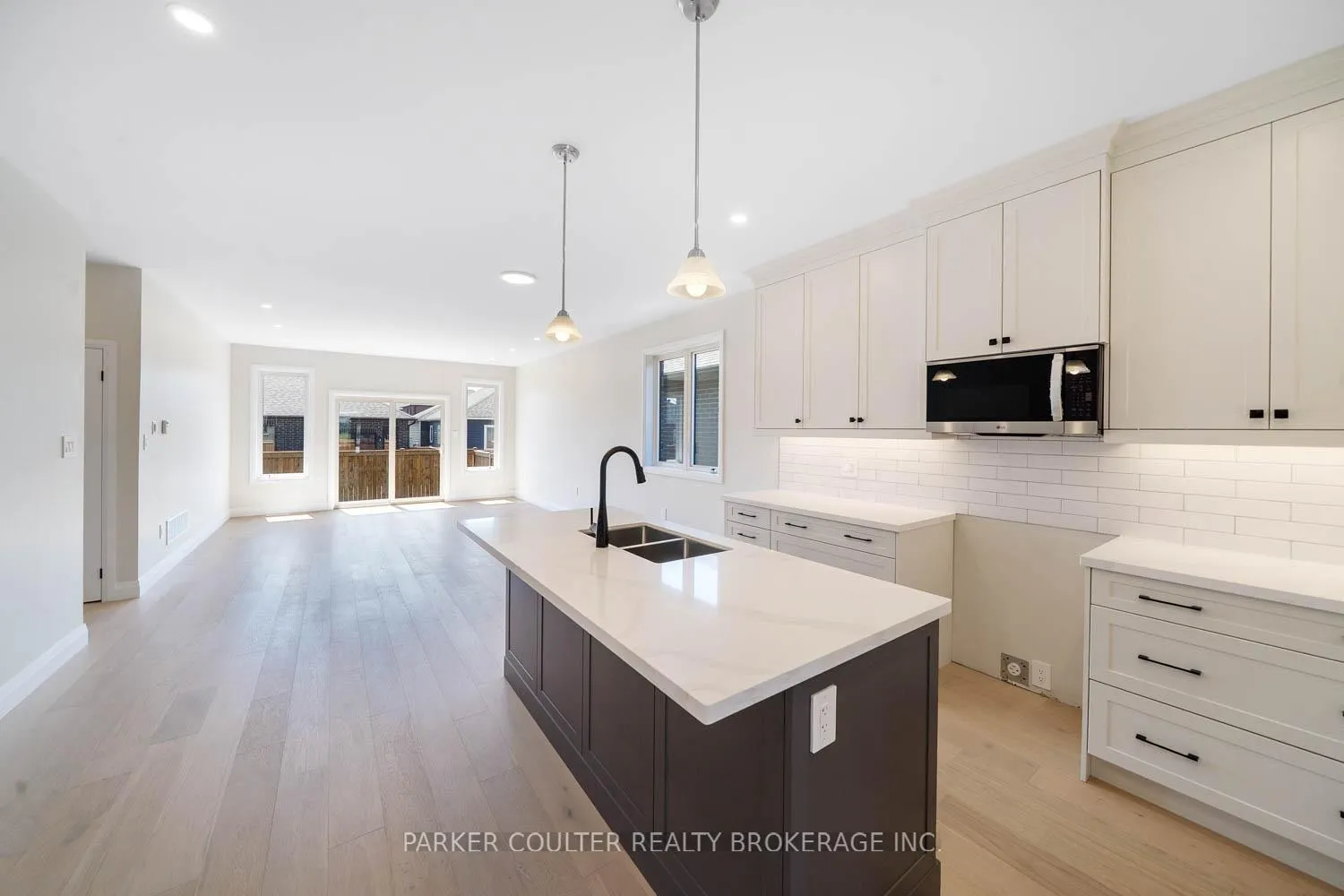 Photo 7 of 127 Ritchie Crescent, Springwater, Elmvale — HOMEH