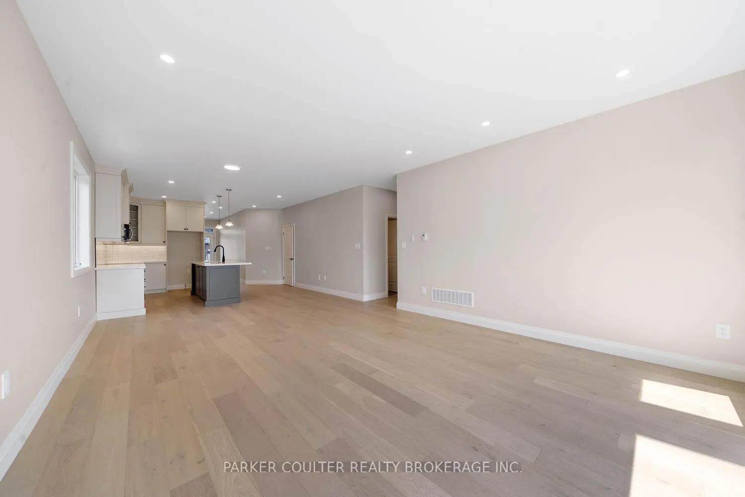 Photo 14 of 127 Ritchie Crescent, Springwater, Elmvale — HOMEH