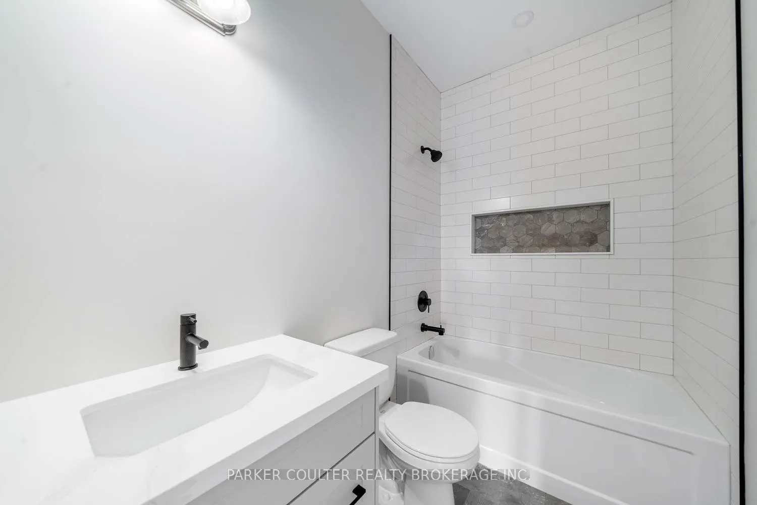 Photo 16 of 127 Ritchie Crescent, Springwater, Elmvale — HOMEH