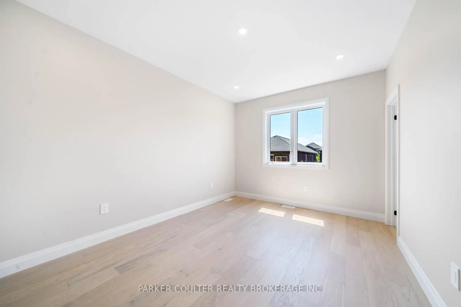 Photo 19 of 127 Ritchie Crescent, Springwater, Elmvale — HOMEH