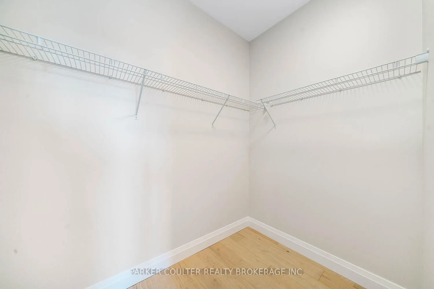 Photo 20 of 127 Ritchie Crescent, Springwater, Elmvale — HOMEH