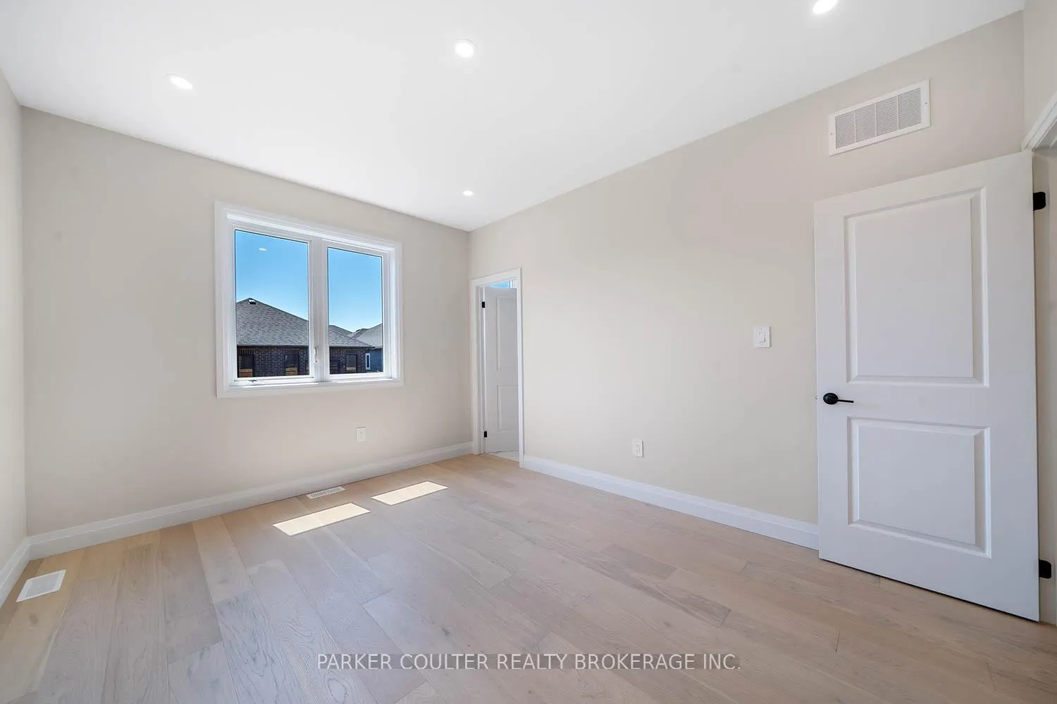 Photo 21 of 127 Ritchie Crescent, Springwater, Elmvale — HOMEH
