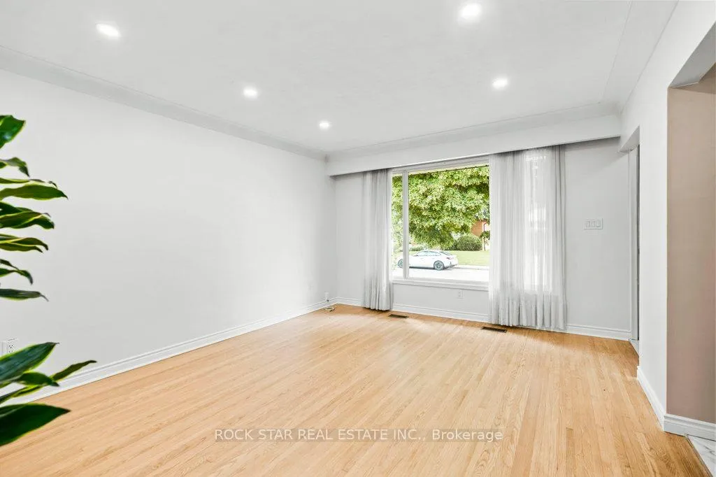 Photo 3 of 25 Greeningdon Drive, Hamilton, Greeningdon — HOMEH