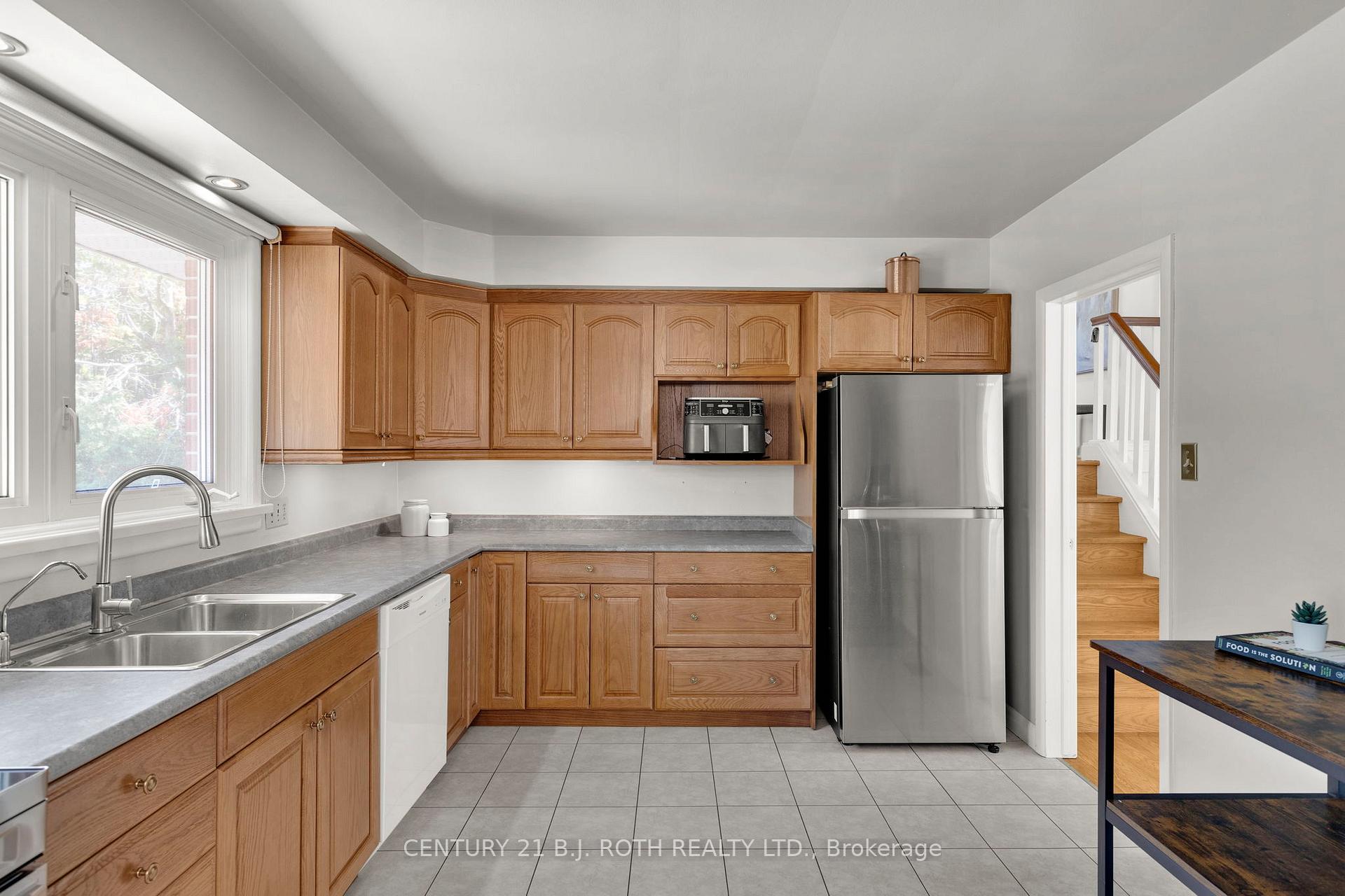 Photo 12 of 410 Codrington Street, Barrie, Codrington — HOMEH