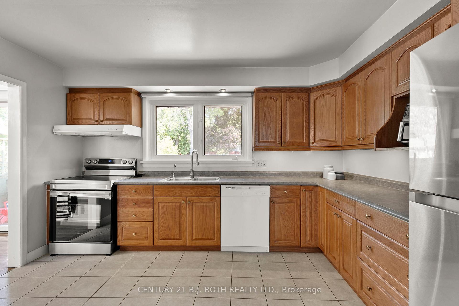Photo 14 of 410 Codrington Street, Barrie, Codrington — HOMEH