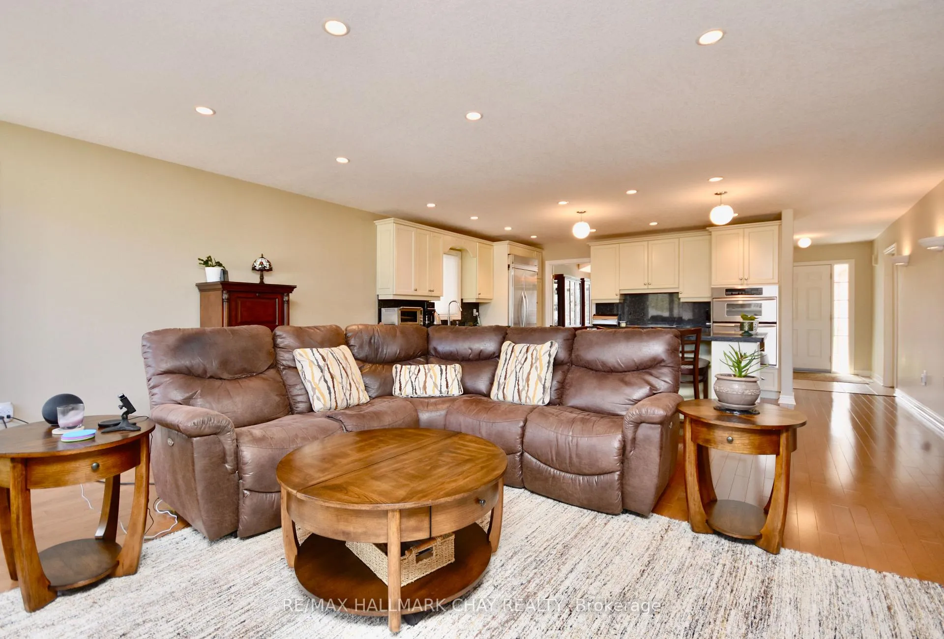Photo 8 of 167 Crompton Drive, Barrie, Little Lake — HOMEH