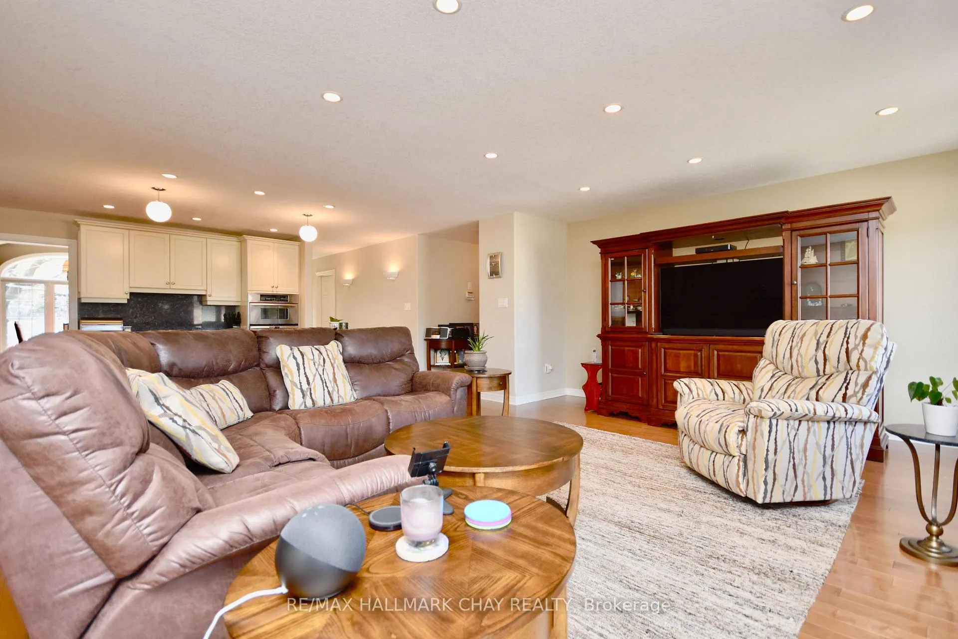 Photo 13 of 167 Crompton Drive, Barrie, Little Lake — HOMEH
