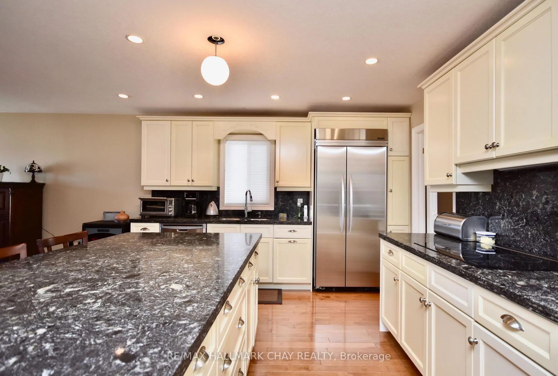 Photo 15 of 167 Crompton Drive, Barrie, Little Lake — HOMEH