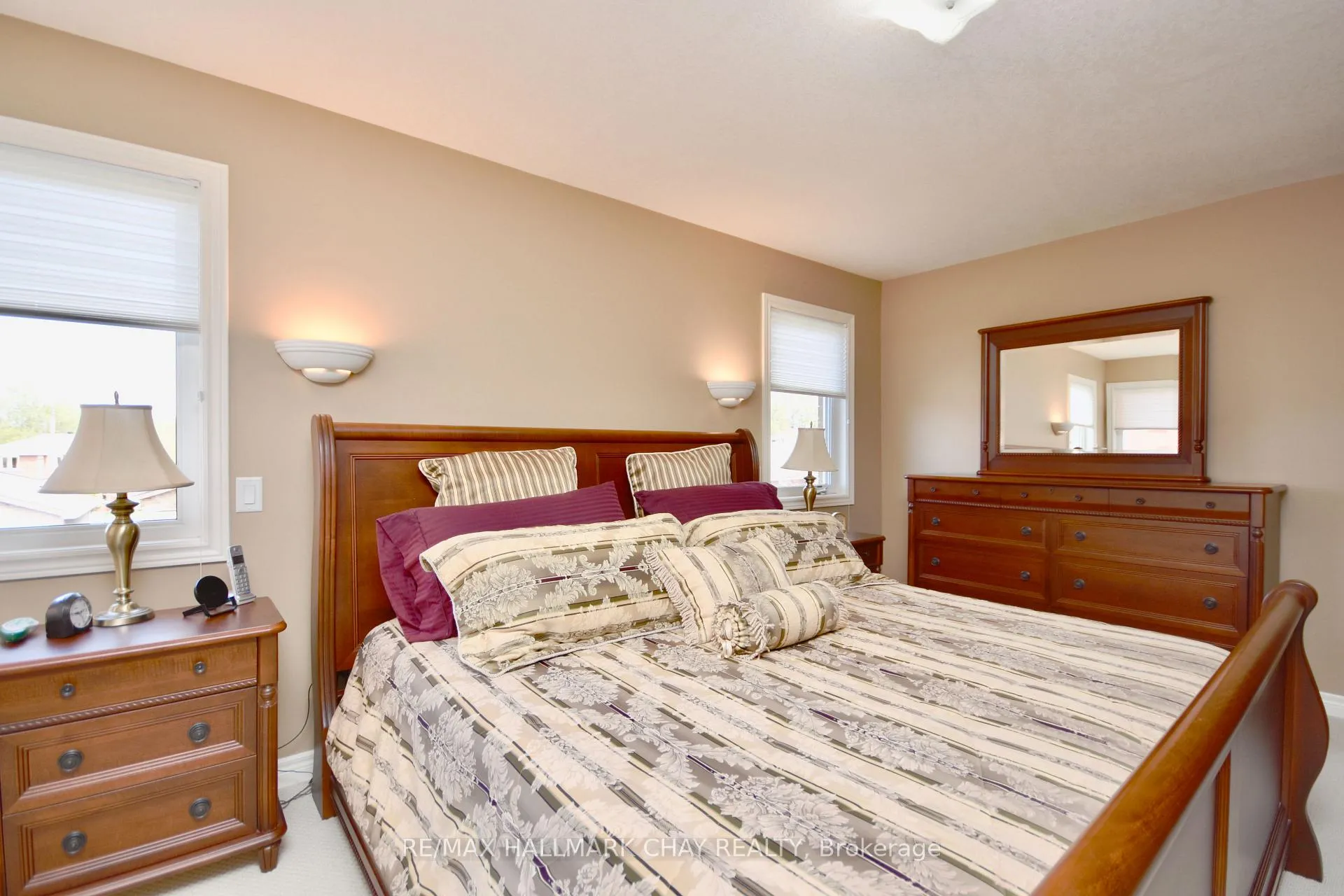 Photo 23 of 167 Crompton Drive, Barrie, Little Lake — HOMEH