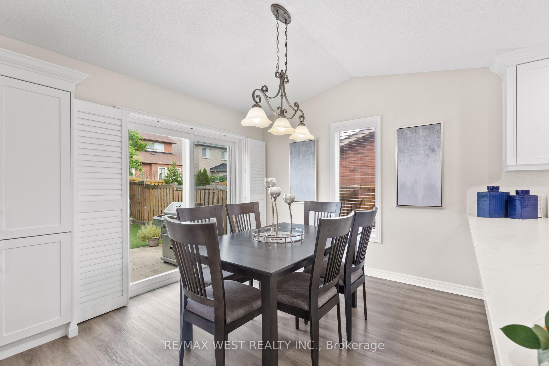 Photo 10 of 30 Cross Country Boulevard, Caledon, Bolton West — HOMEH