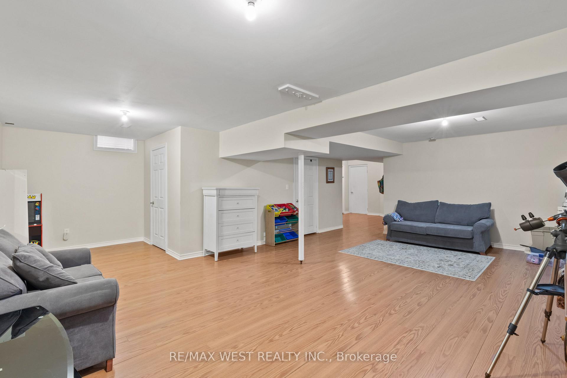 Photo 17 of 30 Cross Country Boulevard, Caledon, Bolton West — HOMEH