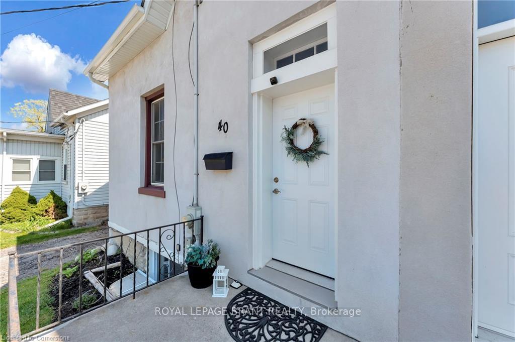 Photo 2 of 40 Walnut Lane, Brant, Paris — HOMEH