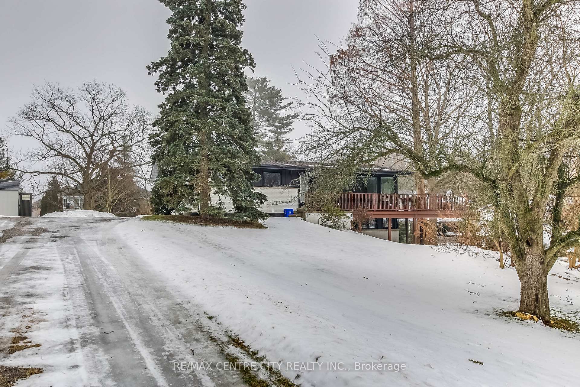 Front of 4504 East Road