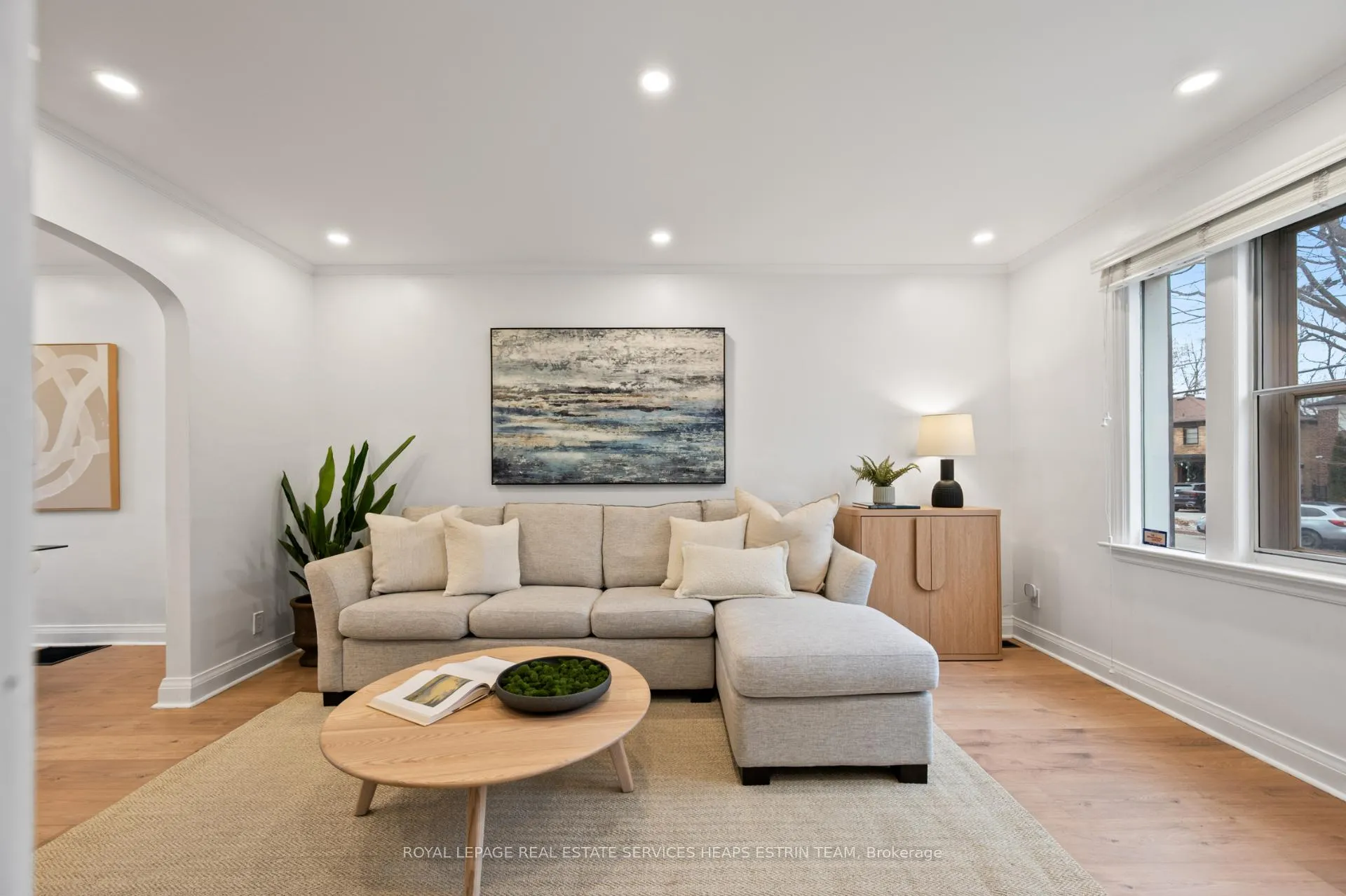 Photo 4 of 54 Thursfield Crescent, Toronto, Leaside — HOMEH