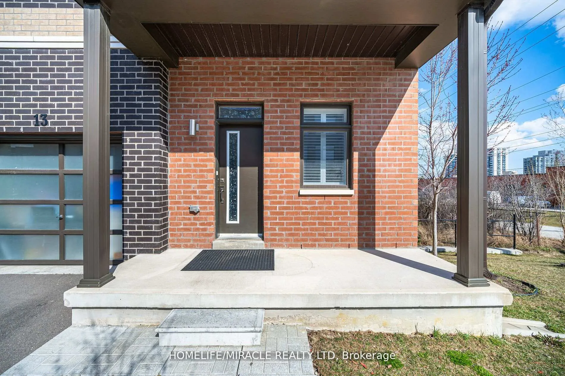 Photo 2 of 13 Antigonish Street, Vaughan, Vaughan Grove — HOMEH