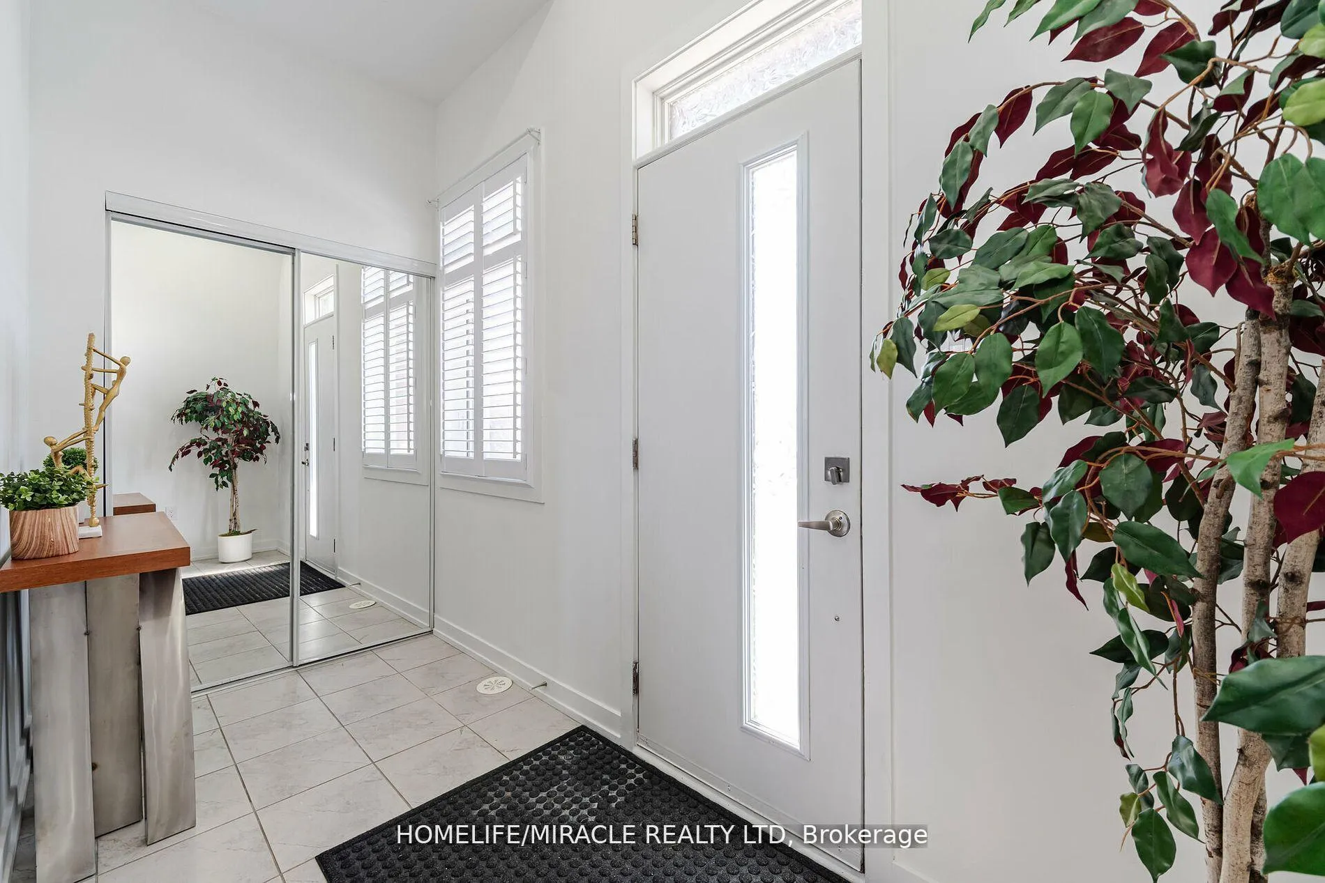 Photo 3 of 13 Antigonish Street, Vaughan, Vaughan Grove — HOMEH