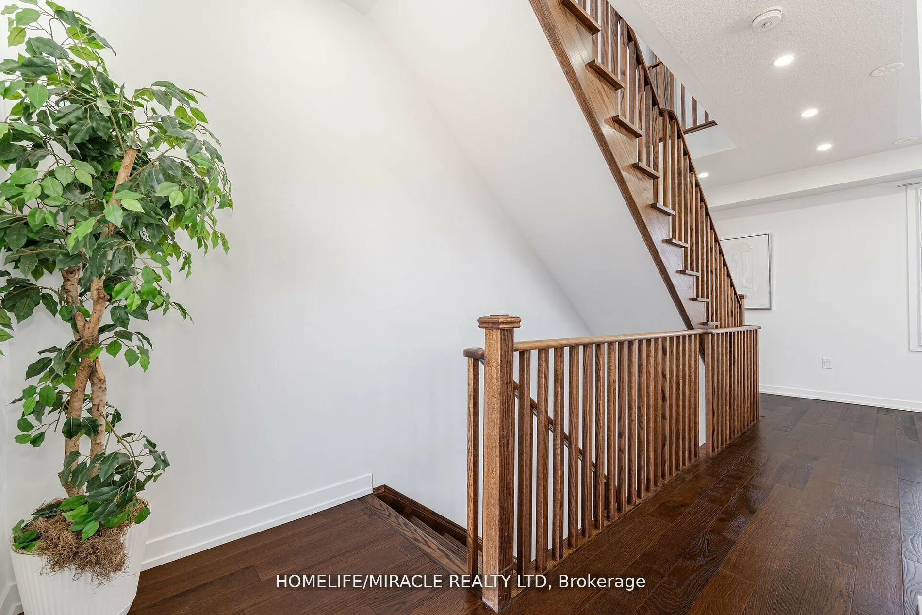 Photo 11 of 13 Antigonish Street, Vaughan, Vaughan Grove — HOMEH
